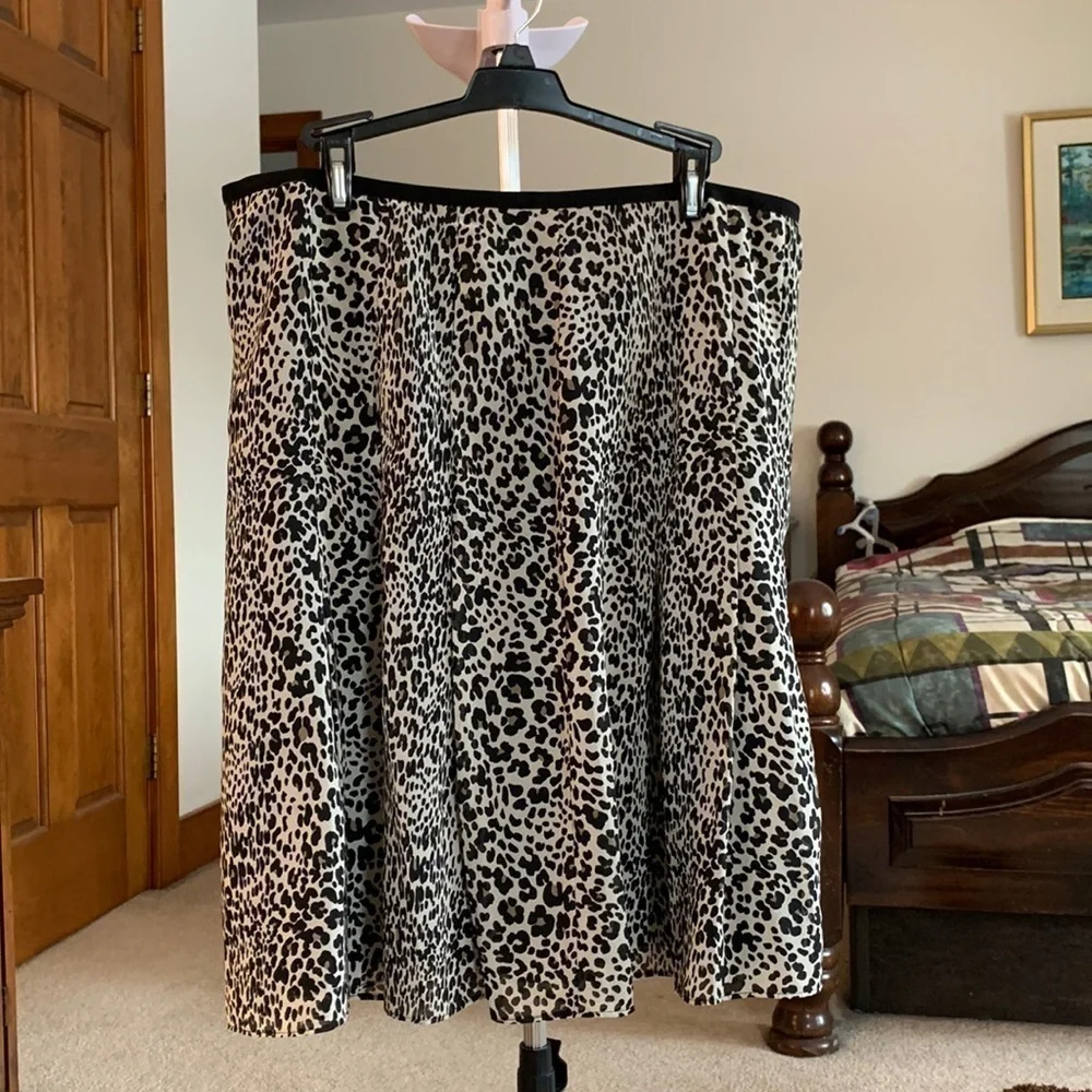 WORTHINGTON Lined Skirt Zippered Closure Size 16 EUC